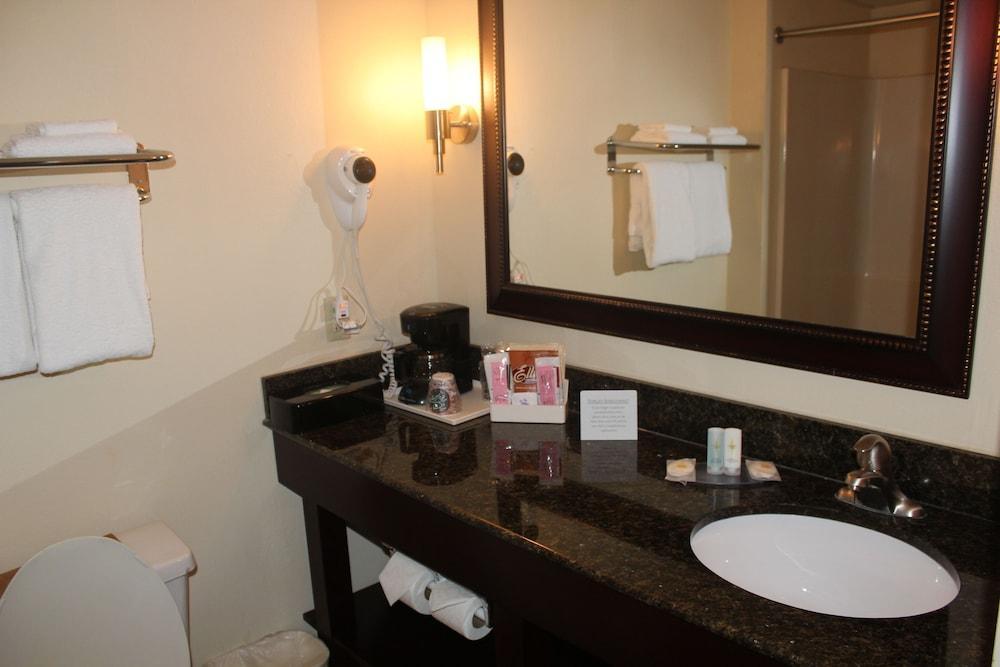 Comfort Inn Feasterville - Тревос Экстерьер фото