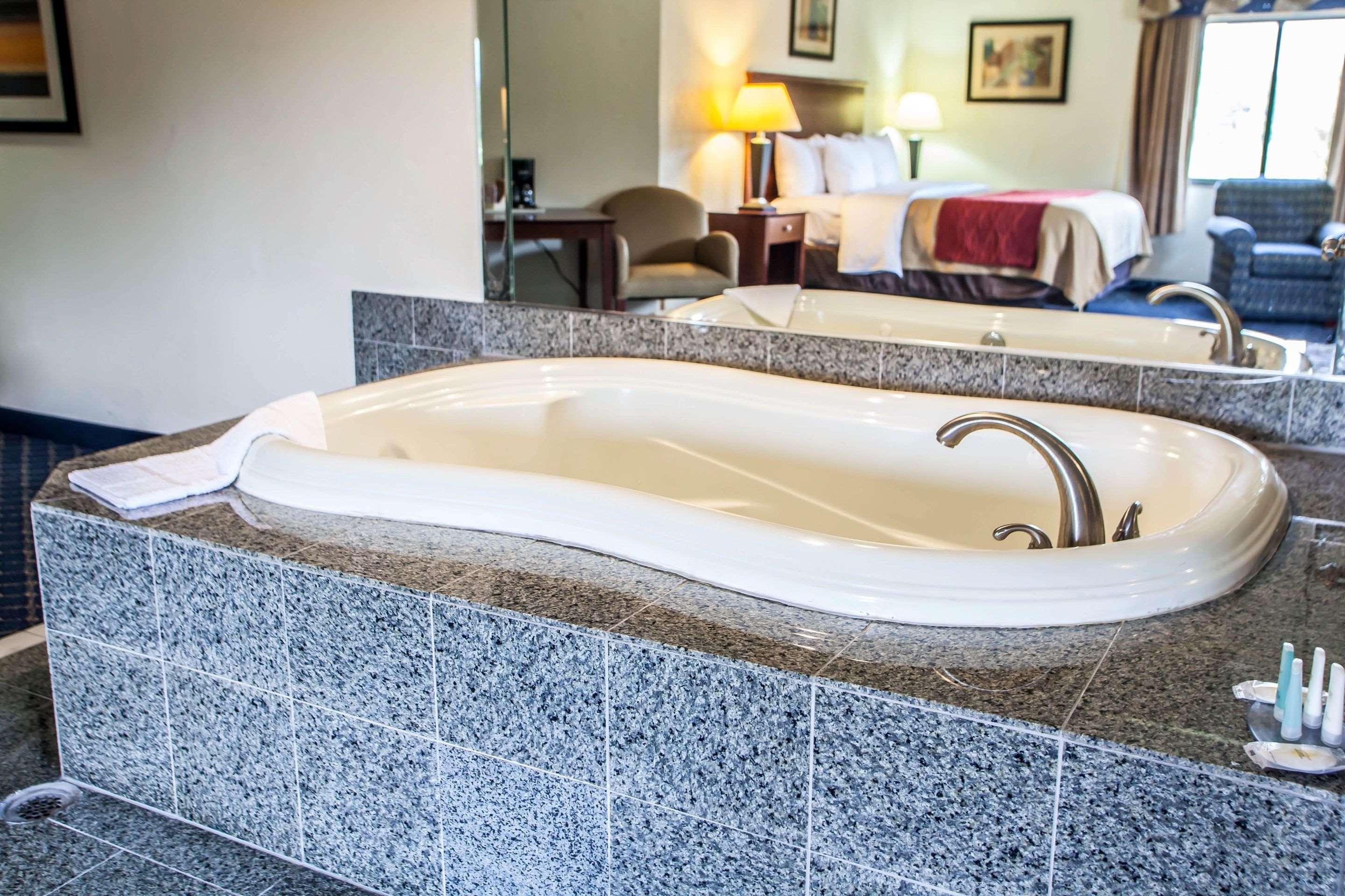Comfort Inn Feasterville - Тревос Экстерьер фото